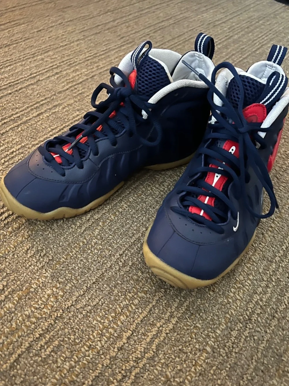 Boy’s Foamposite in Excellent Condition